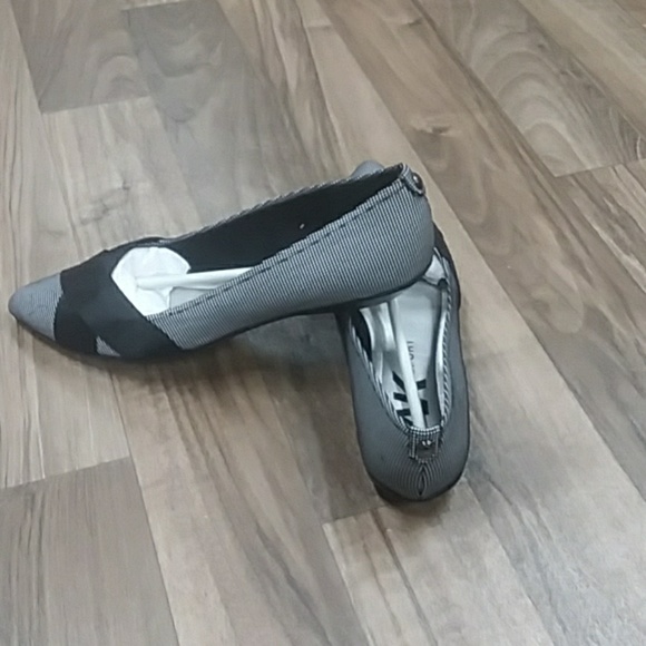 Anne Klein Women's Ballet Flats - Picture 3 of 4